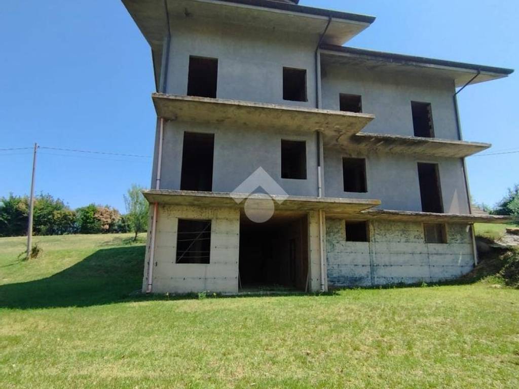 casa indipendente in vendita a Borghi