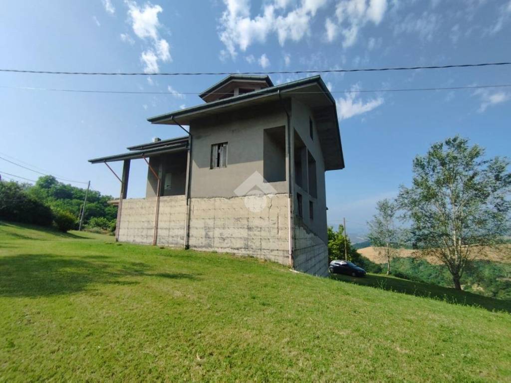 casa indipendente in vendita a Borghi