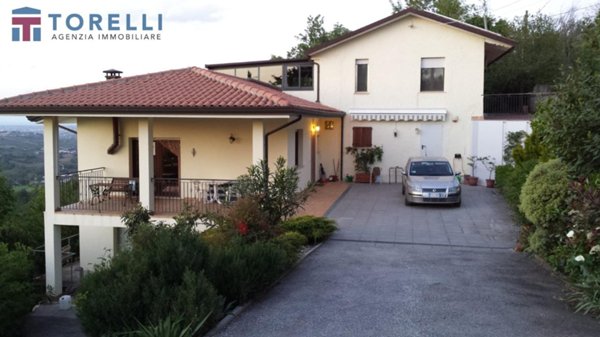 casa indipendente in vendita a Borghi