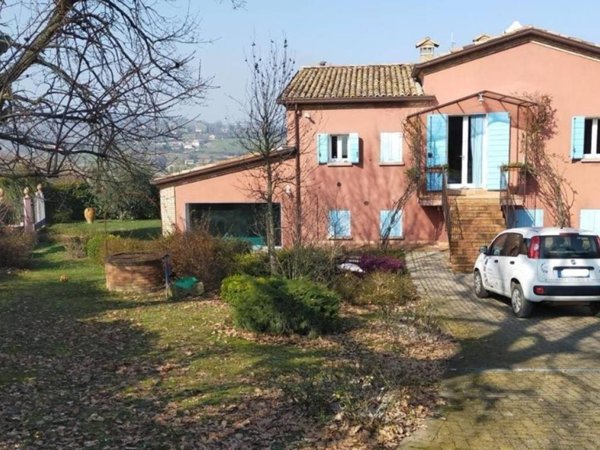 casa indipendente in vendita a Borghi
