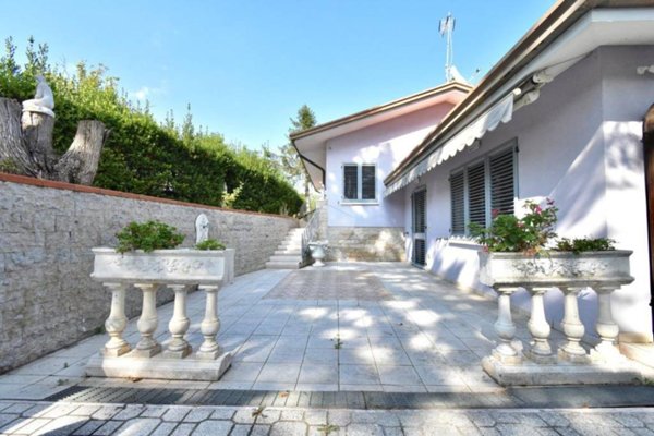 casa indipendente in vendita a Borghi in zona Lo Stradone