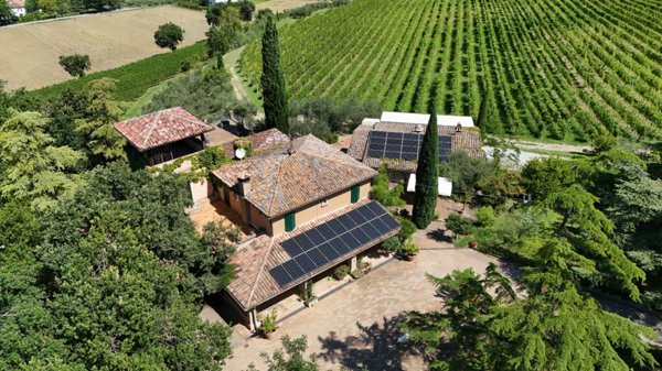 casa indipendente in vendita a Borghi