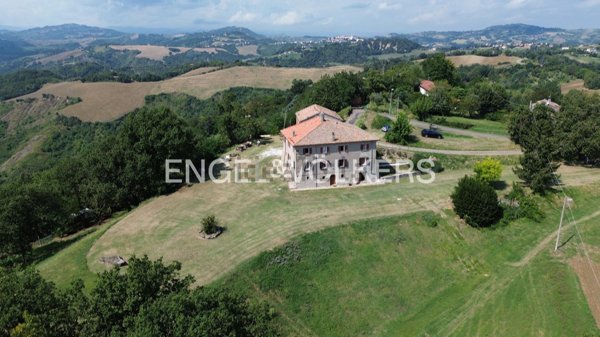 casale in vendita a Borghi