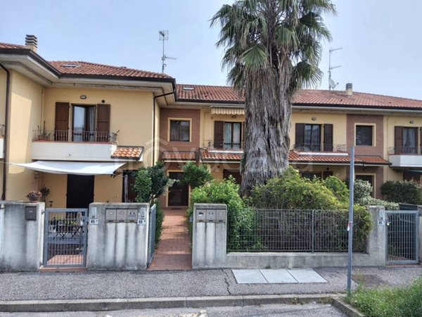 appartamento in vendita a Borghi in zona Lo Stradone