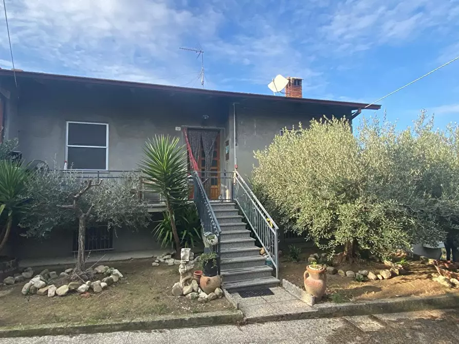 casa indipendente in vendita a Borghi
