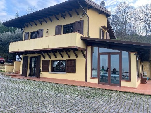 casa indipendente in vendita a Borghi