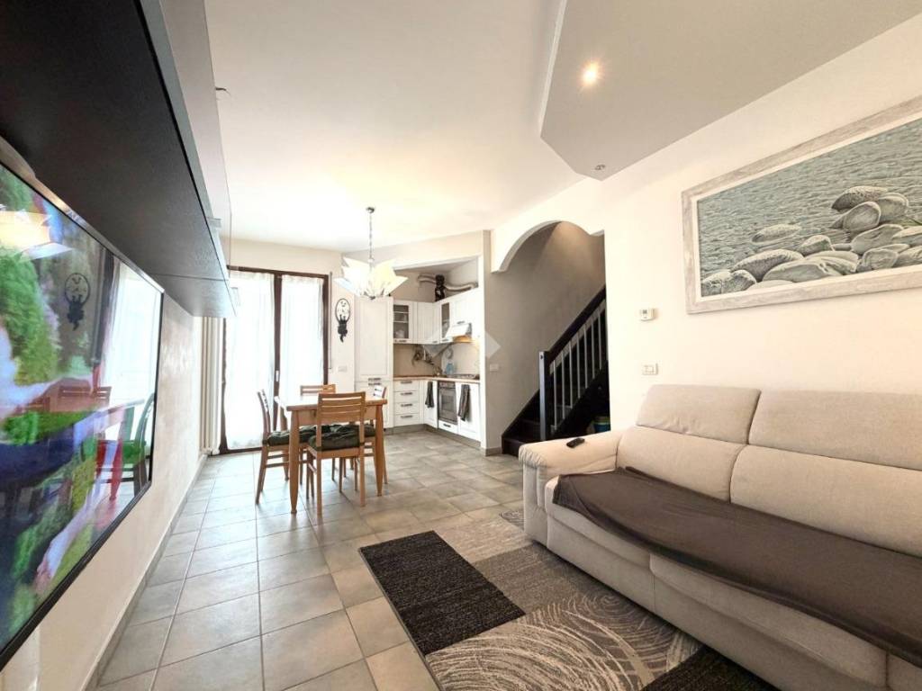 appartamento in vendita a Borghi in zona Lo Stradone