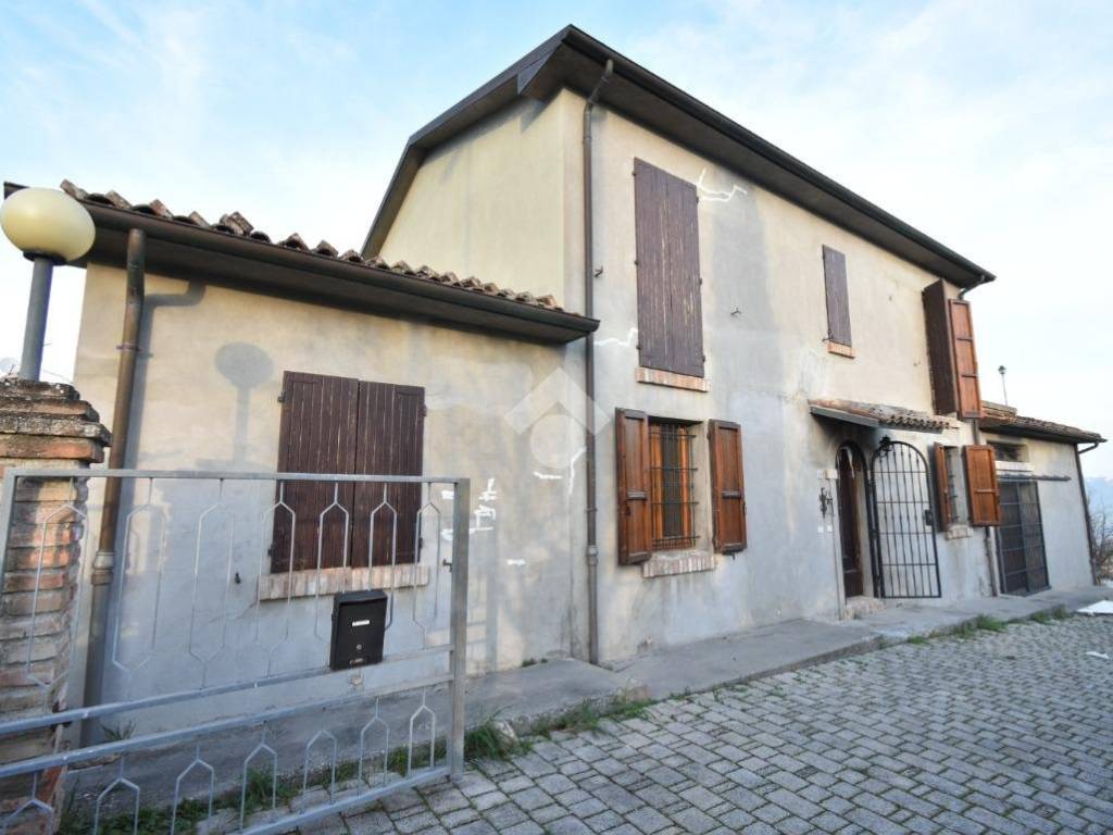 casa indipendente in vendita a Borghi in zona Lo Stradone