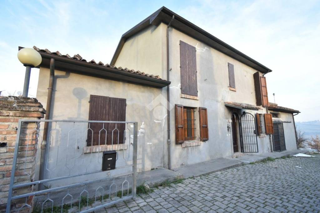 casa indipendente in vendita a Borghi in zona Lo Stradone