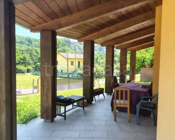 casa indipendente in vendita a Borghi