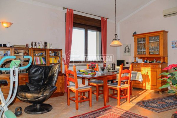 casa indipendente in vendita a Borghi