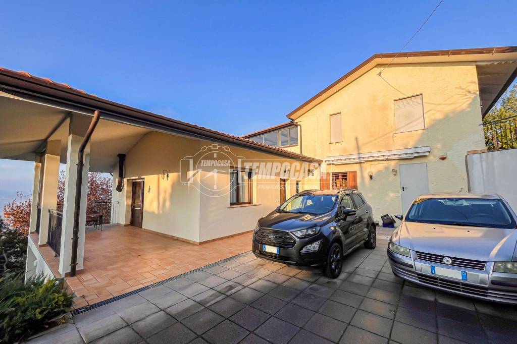 casa indipendente in vendita a Borghi