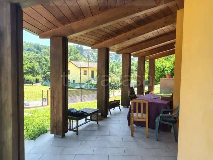 casa indipendente in vendita a Borghi