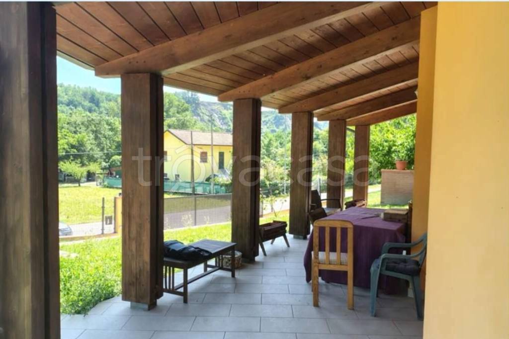 casa indipendente in vendita a Borghi