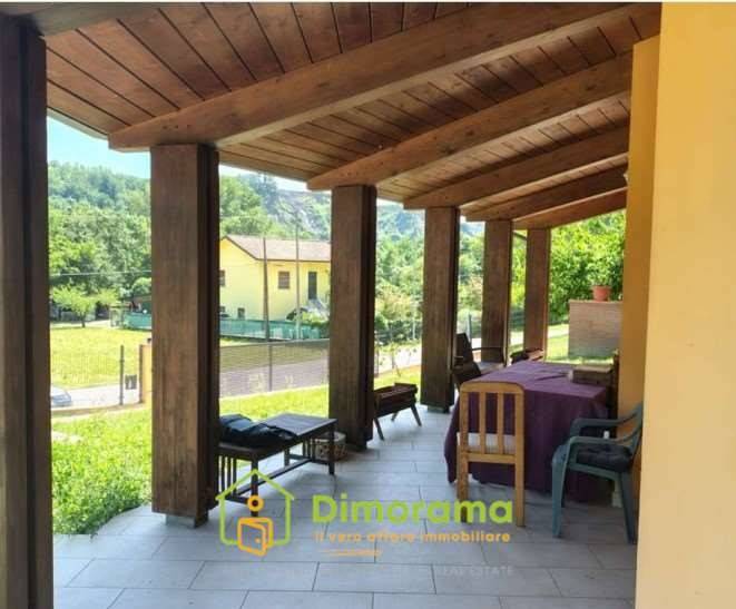 casa indipendente in vendita a Borghi