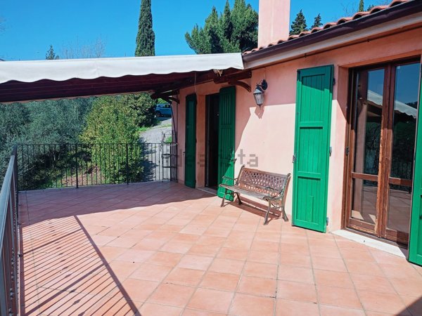 casa indipendente in vendita a Borghi