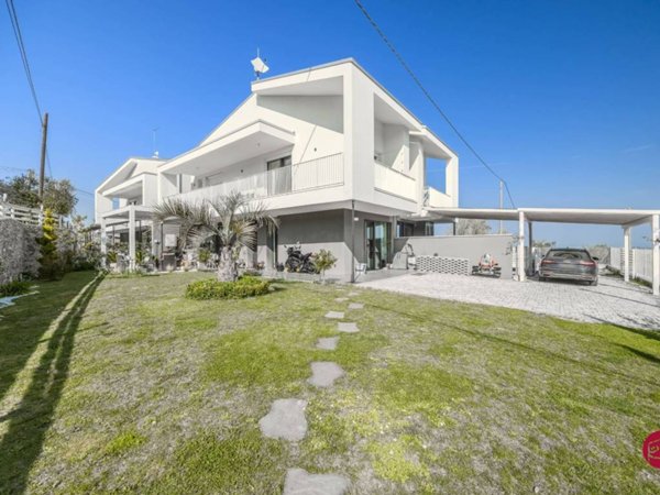 casa indipendente in vendita a Borghi