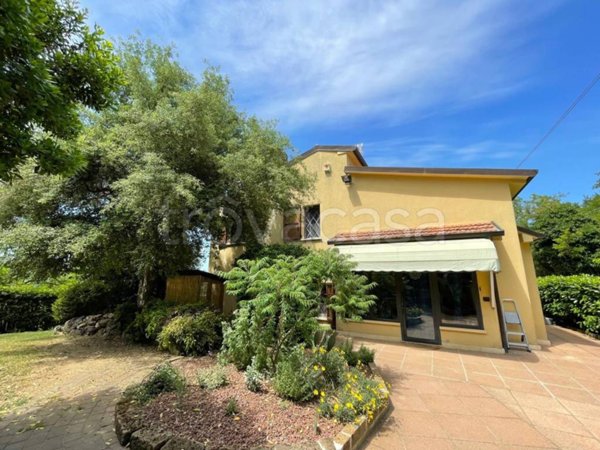 casa indipendente in vendita a Borghi