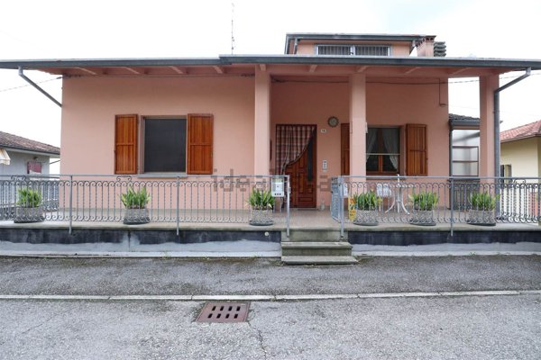 casa indipendente in vendita a Borghi in zona Castellaro