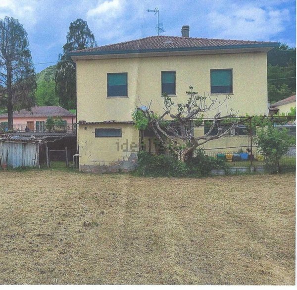 quadrivano in vendita a Borghi in zona Masrola