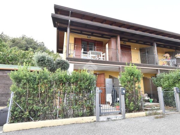 casa indipendente in vendita a Borghi