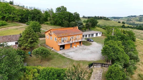 casa indipendente in vendita a Borghi