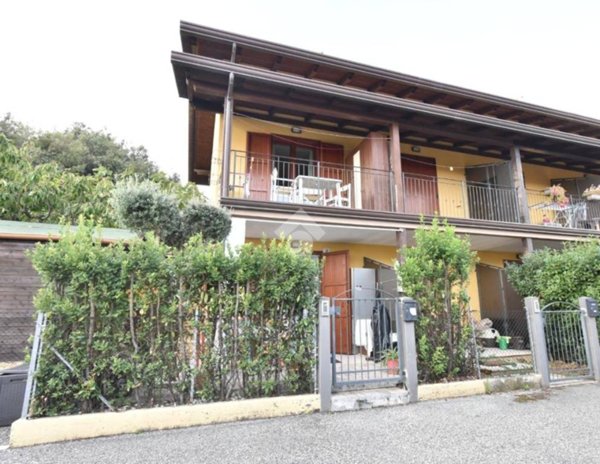 casa indipendente in vendita a Borghi