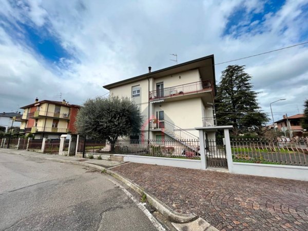 casa indipendente in vendita a Castrocaro Terme e Terra del Sole