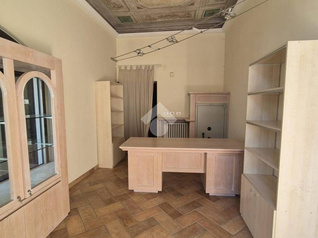 negozio in vendita a Castrocaro Terme e Terra del Sole