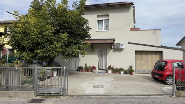 casa indipendente in vendita a Cesena in zona Bagnile