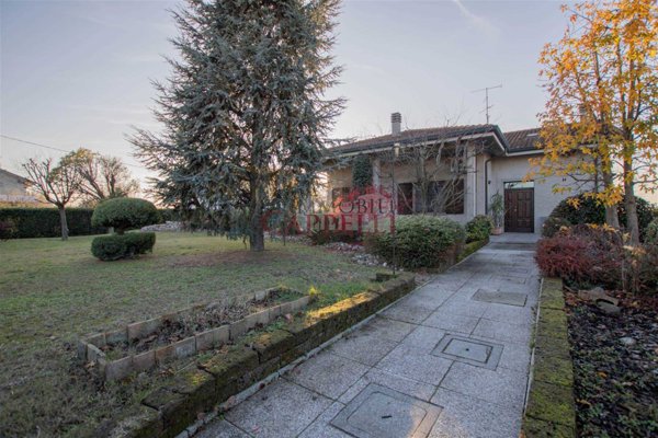 casa indipendente in vendita a Cesena in zona Sant'Andrea in Bagnolo