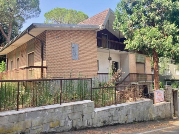 casa indipendente in vendita a Cesena in zona Centro Storico