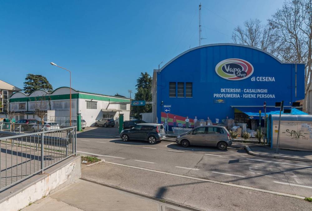 negozio in vendita a Cesena