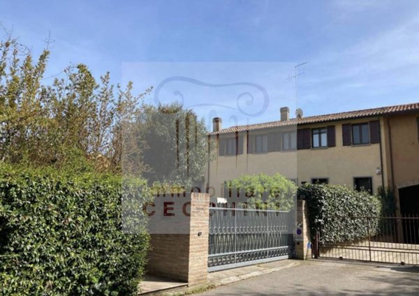 casa indipendente in vendita a Cesena in zona Centro Storico