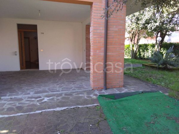 casa indipendente in vendita a Cesena in zona Roversano