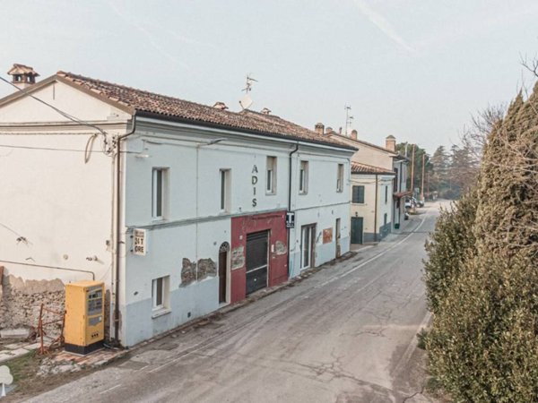 casa indipendente in vendita a Cesena in zona Oltresavio