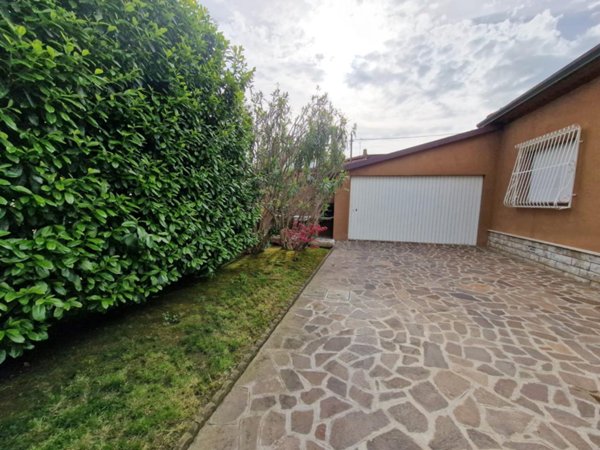 casa indipendente in vendita a Cesena in zona Calabrina