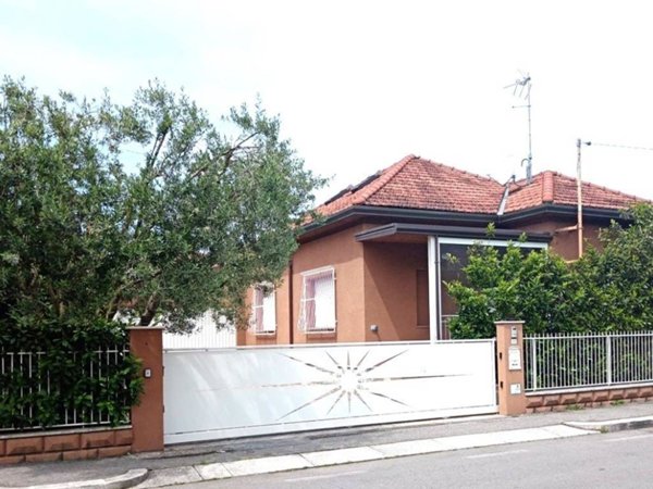 casa indipendente in vendita a Cesena in zona Calabrina