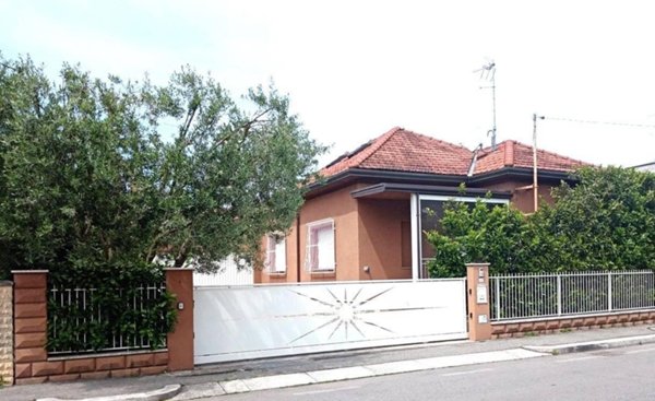 casa indipendente in vendita a Cesena in zona Calabrina