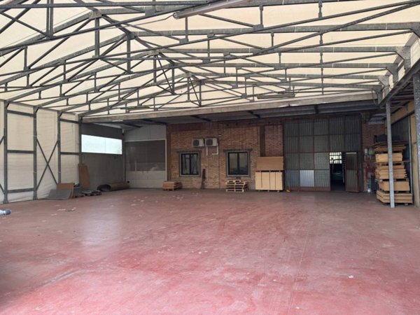 locale commerciale in vendita a Cesena in zona Fiorenzuola