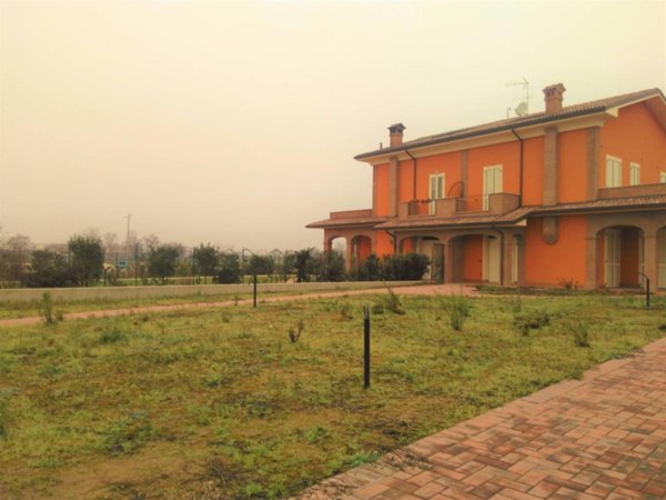casa indipendente in vendita a Cesena in zona Calabrina
