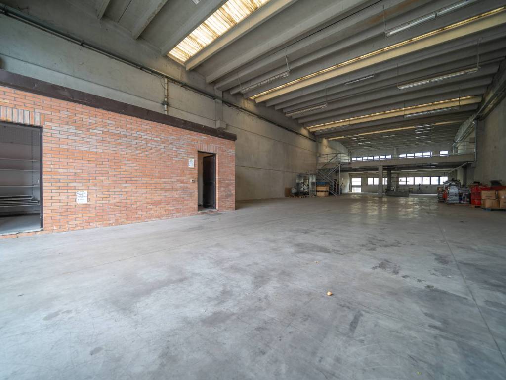 locale commerciale in vendita a Cesena in zona Centro Storico