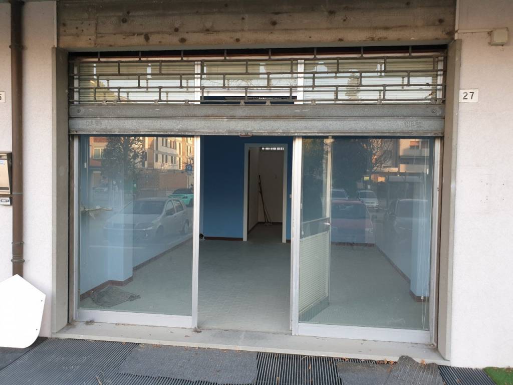 negozio in vendita a Cesena in zona Villa Chiaviche