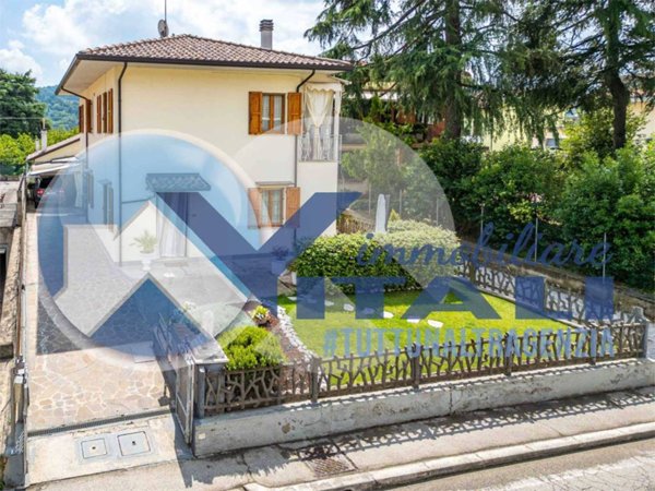 casa indipendente in vendita a Cesena in zona Oltresavio