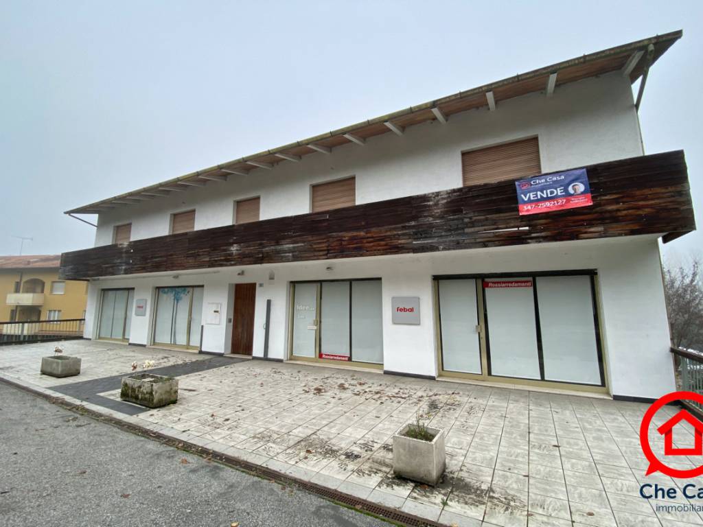 negozio in vendita a Cesena in zona Oltresavio
