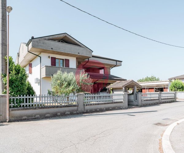 casa indipendente in vendita a Cesena