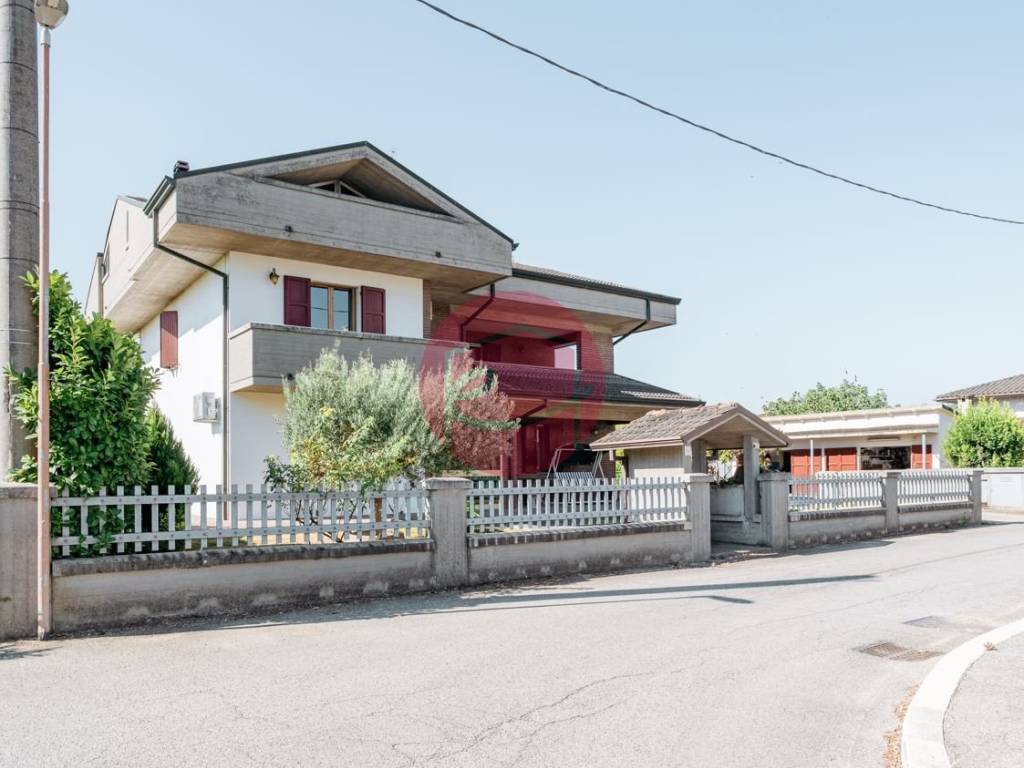 casa indipendente in vendita a Cesena