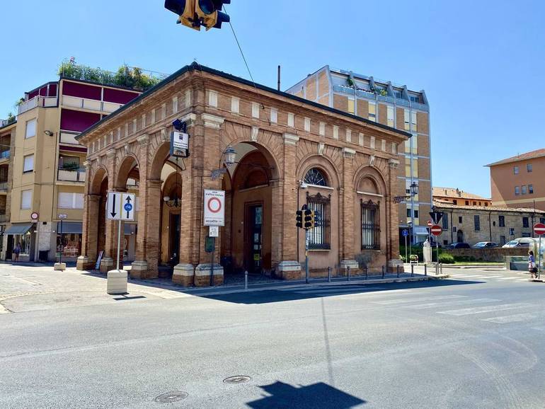 negozio in vendita a Cesena in zona Barriera