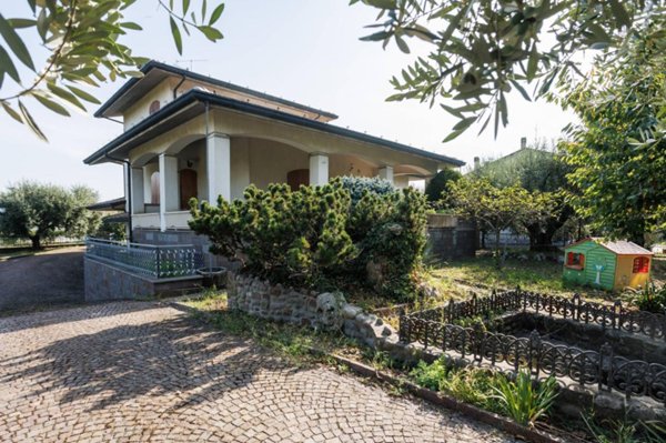casa indipendente in vendita a Cesena