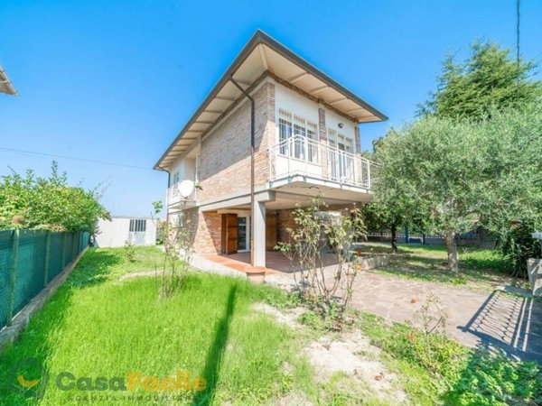 casa indipendente in vendita a Cesena in zona Oltresavio